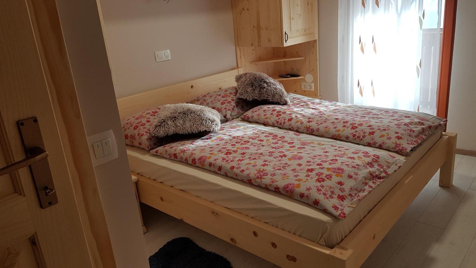 צרקליה נה גורניסקם Guest House Pr Ambruzarju & Apartments חדר תמונה
