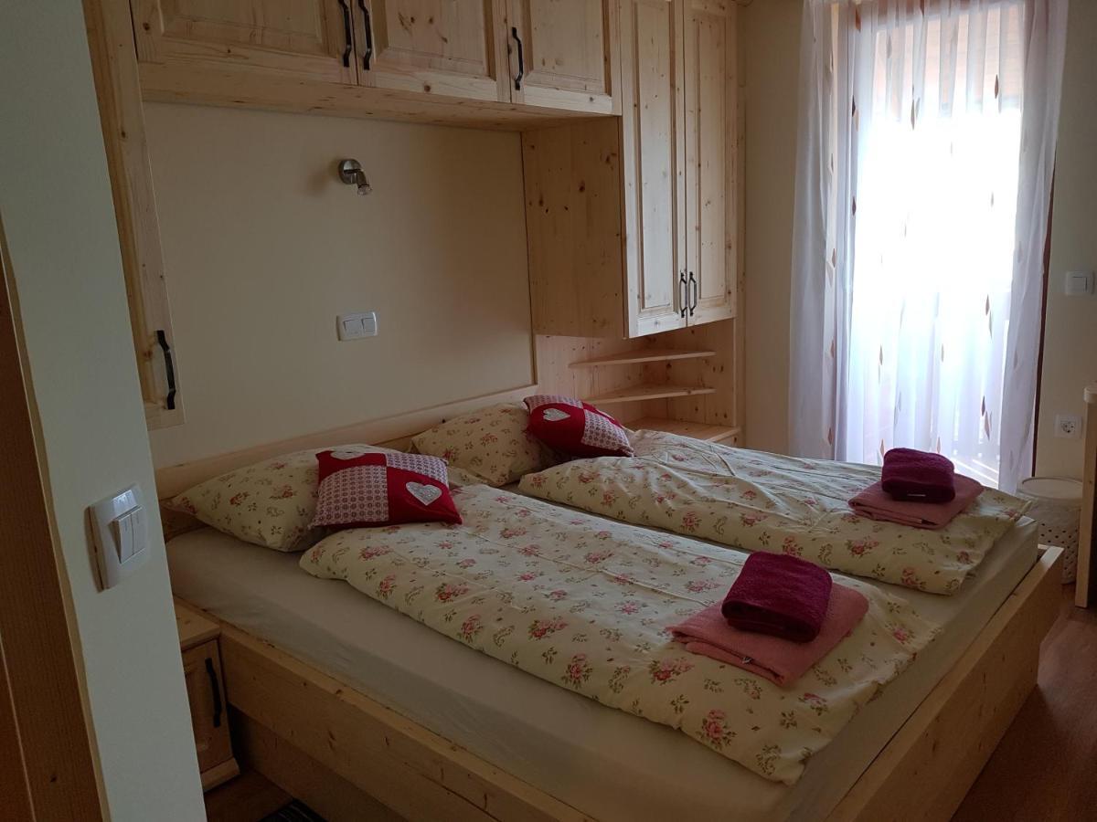 צרקליה נה גורניסקם Guest House Pr Ambruzarju & Apartments מראה חיצוני תמונה